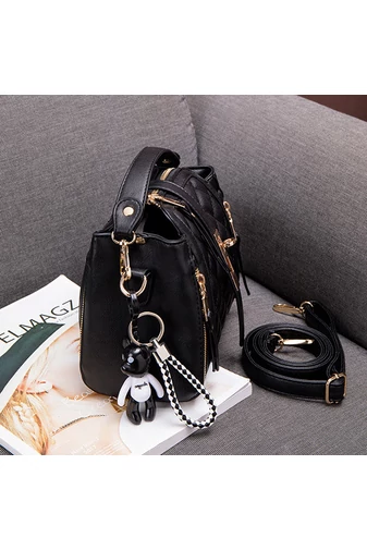 Geantă Elegantă Neagră Cu Compartimente Spațioase Și Accente Aurii Imitație De Piele Dimensiune (19*25*12cm) Accesoriu Inclus
