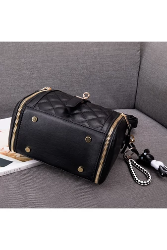 Geantă Elegantă Neagră Cu Compartimente Spațioase Și Accente Aurii Imitație De Piele Dimensiune (19*25*12cm) Accesoriu Inclus